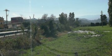 Sversava reflui nel territorio di Rocca di Neto con autorizzazione allo scarico scaduta, Denunciato dai Carabinieri Forestali