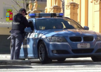 Controlli della Polizia e Ispettori Sanitari su attività commerciali a Crotone
