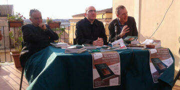 Crotone, presentato “Un sentiero tra gli stemmi”, il 3° volume di Mons. Pietro Pontieri