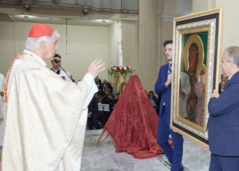 Il Cardinale Menichelli benedice l’Effige della Madonna di Czestochowa