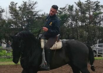 Il Cavaliere Vincenzo De Leo a Napoli per uno stage di Doma Vaquera e Alta Scuola per poi volare in Spagna
