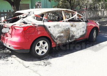 In fiamme nella notte l’auto del segretario comunale di Crotone, Cirò Marina e Melissa