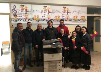 La Fidelitas dona una fotocopiatore all’asilo di Schiavonea