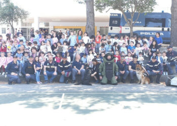 La Polizia di Stato e i suoi Reparti Speciali insieme ai bambini di 4 e 5 anni della scuola dell’infanzia dell’Istituto “Alcmeone” di Crotone