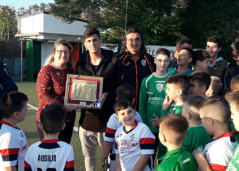 Molina centrocampista del Crotone passa una giornata insieme ai ragazzi delle società “Stella del Mare” e “Città di Cariati”