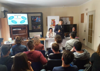 Crotone: Progetto “Blue Box”, campagna della Polizia di Stato per la sensibilizzazione contro il disagio giovanile