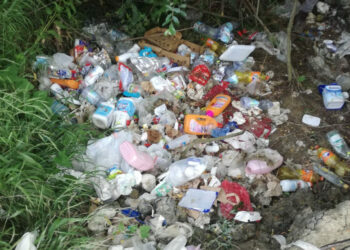 Roccabernarda: Rinvenuti dalla Polizia Locale rifiuti abbandonati, rimossi immediatamente dai giovani del “Servizio Civile”