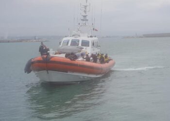 Sbarcati 64 migranti a Crotone, dopo l’autorizzazione del Ministero causa maltempo