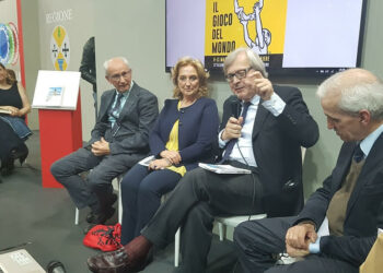 Al Salone Internazionale del Libro di Torino, Sgarbi: “La Calabria esempio di umanità e accoglienza”