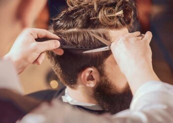 Multe e controlli della Polizia a 7 parrucchieri di Cutro