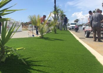 Cirò Marina: anche la nona aiuola del lungomare sud è stata terminata, Città Pulita completa anche questo importante spazio verde