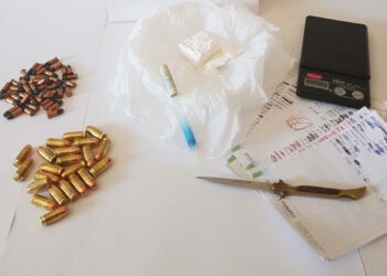 Crotone: Carrozziere detiene illegalmente munizioni e droga, arrestato dai Carabinieri