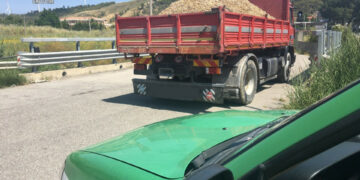 Crotone: Fermato autocarro che trasportava illegalmente letame