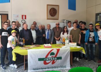 Crotone: Premiazione partecipanti corso “Nonni in ..internet“ e ai Nipoti che hanno fatto da Tutor