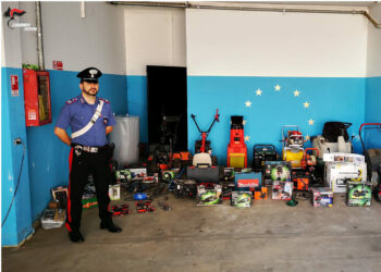 Isola Capo Rizzuto: Sorpresi con materiale rubato, denunciato un intero nucleo familiare