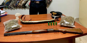 Isola di Capo Rizzuto: Litiga con il nipote, lo minaccia con un coltello ed una pistola, arrestato 47enne