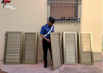 Isola di Capo Rizzuto: Ruba infissi, sorpreso dai Carabinieri e si da alla fuga, arrestato