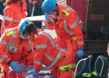 Turista si accascia al suolo e muore per infarto sul lungomare di Cirò Marina