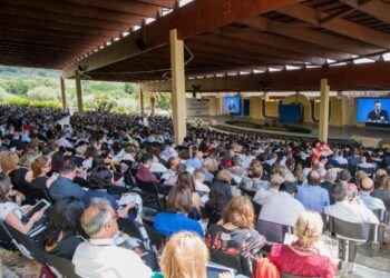 Venerdi 21 giugno, “L’amore non viene mai meno” in 12.000 a Francavilla Angitola al congresso dei Testimoni di Geova
