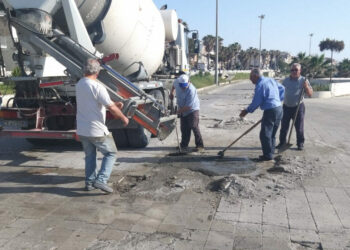 Volontari della Lega Navale di Cirò Marina ripristinano le buche dell’Area Portuale