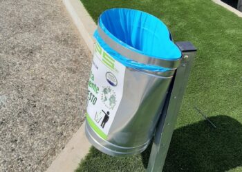 Appena installati i Cestini sul lungomare di Cirò Marina, vandali in azione