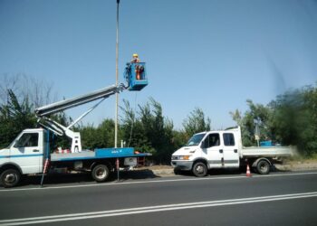 Crotone: in corso i lavori per ripristinare l’illuminazione sulla Strada Statale 106