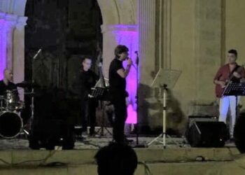 “Retrògusto Band” ancora un appuntamento artistico nello splendido castello di Santa Severina