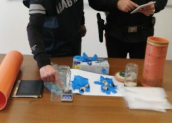 Usava il divano di casa per nascondere la droga: arrestato dai Carabinieri