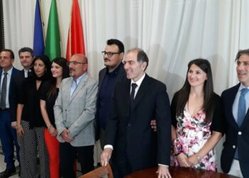 Crotone ha la nuova Amministrazione comunale formata da cinque uomini e tre donne. È la terza giunta dopo tre anni di consiliatura a guida Pugliese