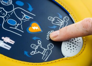 Confagricoltura Crotone dona un defibrillatore al Club Velico