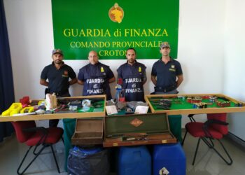 Guardia di Finanza Crotone: “operazione estate di fuoco” sequestrato arsenale ed arrestati tre soggetti
