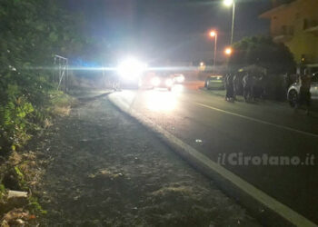 Incidente sulla strada zona Brisi a Cirò Marina: auto finisce fuori strada, ferita una ragazza