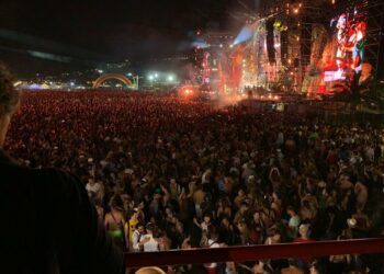 La grande festa del Jova Beach Party a Praia a Mare