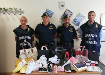 Contraffazione, la guardia di finanza sequestra 335 capi