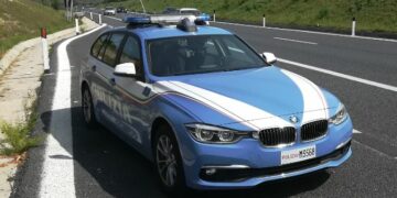 Furgone contromano sull’Autostrada A2 del Mediterraneo, la Polizia Stradale evita tragedia