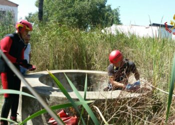 Rinvenuto cadavere di un uomo a Isola Capo Rizzuto, recuperato dai Vigili del Fuoco