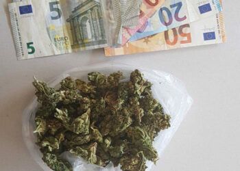 Strongoli: Sorpreso in auto con sostanza stupefacente, arrestato dai Carabinieri di Cirò Marina