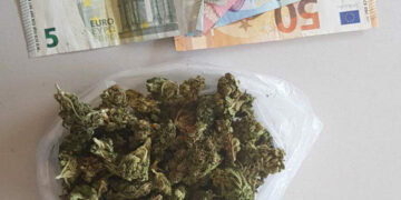 Strongoli: Sorpreso in auto con sostanza stupefacente, arrestato dai Carabinieri di Cirò Marina