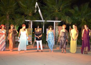 Strongoli: l’arte di Tiziana Greco danza di tela in tessuto