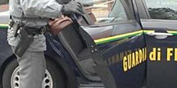 Crotone, “Operazione Black Friday” dei “Baschi Verdi”; sequestrati 6000 prodotti contraffatti e giocattoli pericolosi