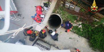 Cade in un pozzo a Cirò Marina, salvato un 58enne dai Vigili del Fuoco