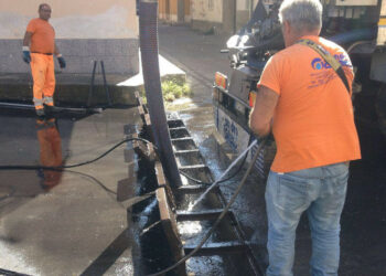 Cirò Marina: Continua il lavoro della Commissione Straordinaria per prevenire gli allagamenti invernali, avviato un capillare lavoro di pulizia dei tombini e delle caditoie della città