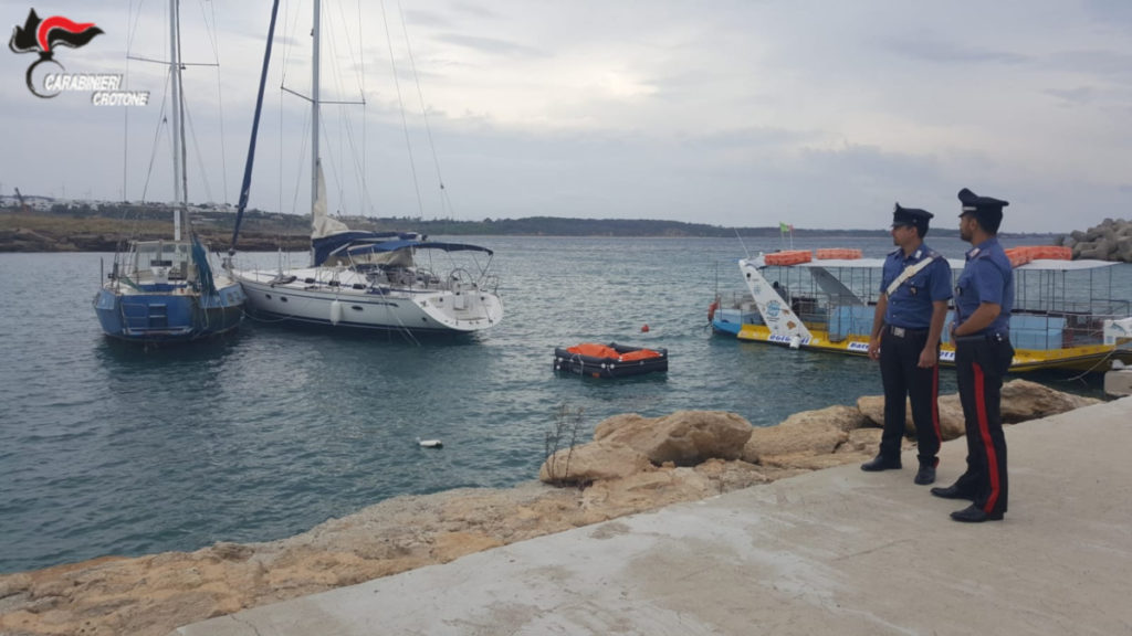 Isola Capo Rizzuto Rubano barca a vela dei migranti sbarcati ieri, due arresti ilCirotano