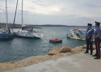 Isola Capo Rizzuto: Rubano barca a vela dei migranti sbarcati ieri, due arresti