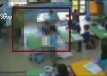 VIDEO – Maltrattamenti a scuola, sospese tre insegnanti di una scuola elementare di Papanice