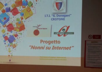 Nonni e nipoti a scuola di computer con Anteas