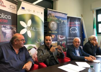 Presentato a San Luca il consorzio del maiale nero d’Aspromonte voluto dai GAL “Terre Locridee” e “Kroton” Testimonial Klaus Davi