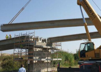 Completati i primi due impalcati del nuovo cavalcavia “Setteporte” a Rocca di Neto sulla strada statale 107 silana crotonese