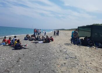 Sbarcati 52 migranti nella notte sulla spiaggia della Marinella di Cirò