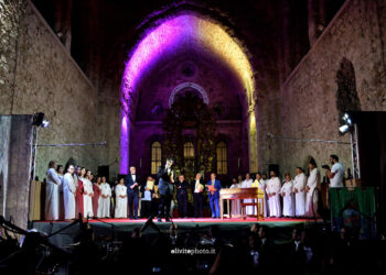 Straordinario successo per la prima dell’opera in musica “L’annuncio è una scintilla” a San Giovanni in Fiore